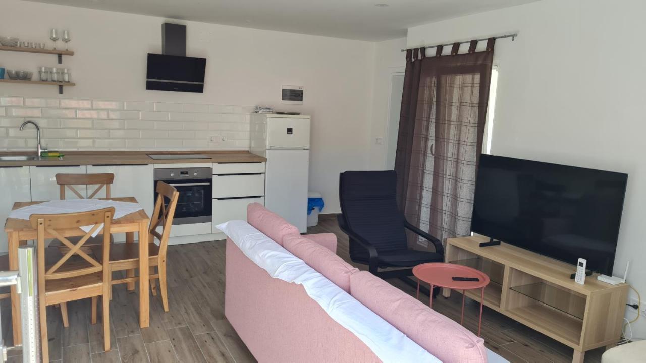 Apartmani Mlinar - One Bedroom Apartment With Seaview Grebaštica Екстериор снимка