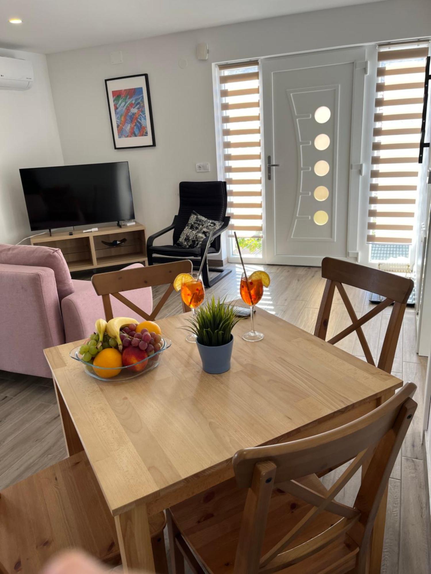 Apartmani Mlinar - One Bedroom Apartment With Seaview Grebaštica Екстериор снимка